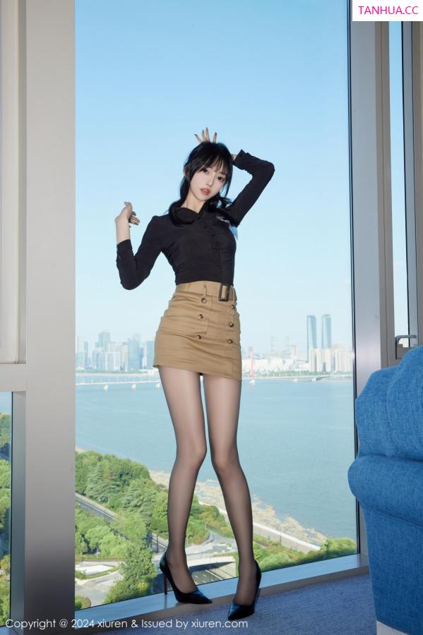 玥儿玥  [XiuRen]高清写真图 2024.10.18 No.9309 玥儿玥er 短裙黑丝第24张图片